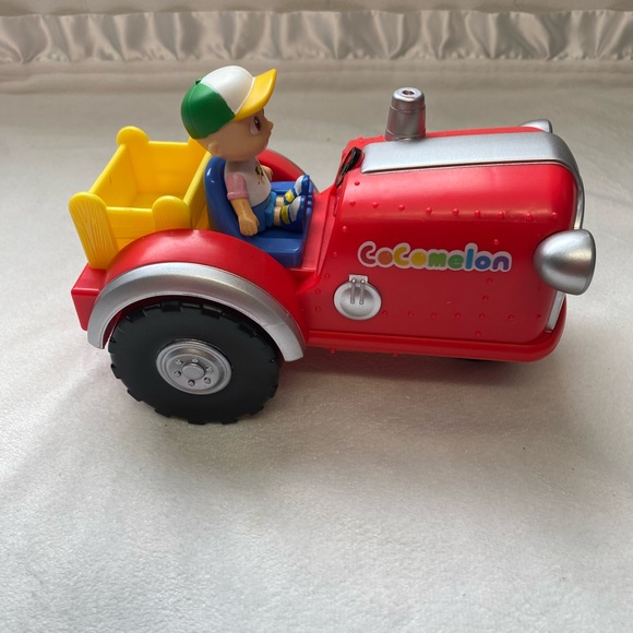 CoComelon Official Musical Tractor w/Sounds & Exclusive 3-inch Farm JJ Toy, - Picture 7 of 7